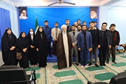 دیدار جمعی از دانشجومعلمان مازندرانی با امام جمعه ساری برگزار شد