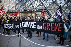 معترضان فرانسوی ورودی موزه «لوور» را به روی توریست‌ها بستند