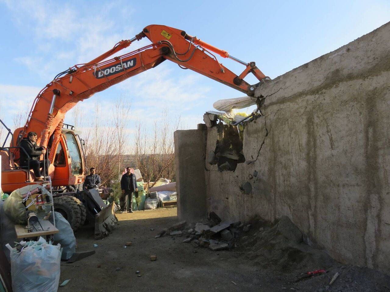 ۲۴ مورد ساخت و ساز غیر مجاز در شهرستان بهار تخریب شد