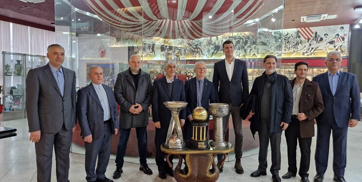 - دعوت کیومرث هاشمی برای حضور تیم ستاره سرخ بلگراد در تهران