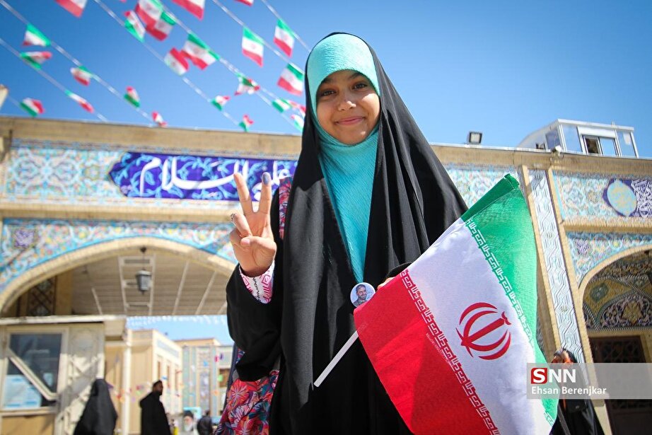 حضور مردم شیراز پای صندوق رای