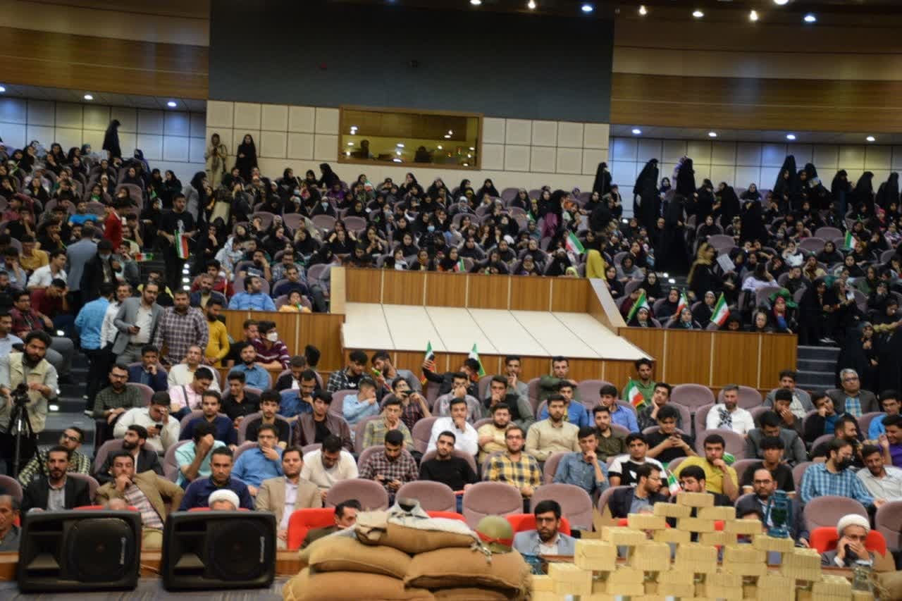 همایش بزرگ تجلیل از فعالان گروه های جهادی و راهیان نور بسیج دانشجویی استان+تصاویر