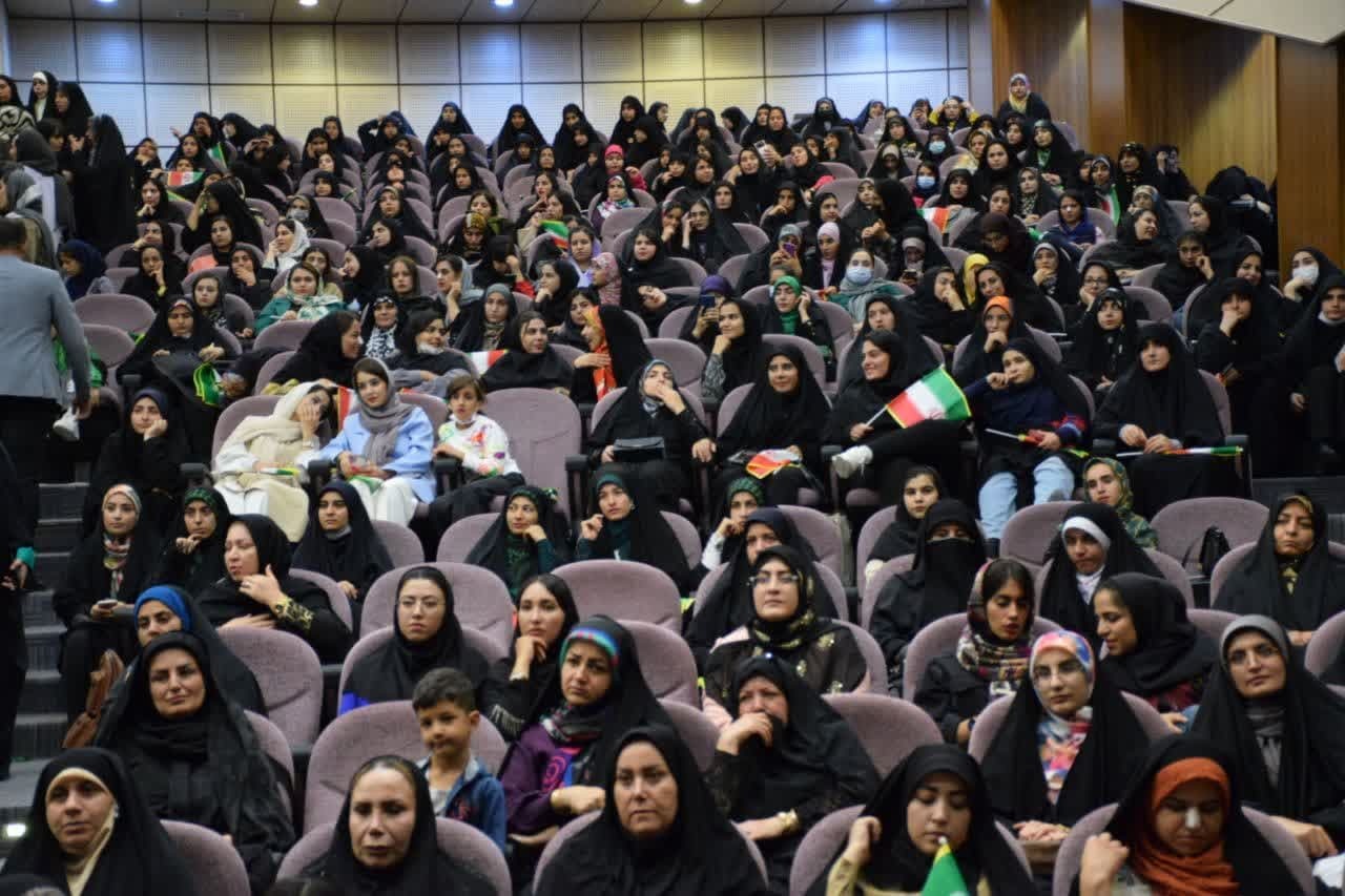 همایش بزرگ تجلیل از فعالان گروه های جهادی و راهیان نور بسیج دانشجویی استان+تصاویر
