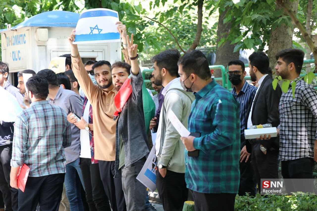 تجمع دانشجویان در اعتراض به جنایات اخیر رژیم صهیونیستی در مقابل نمایندگی سازمان ملل