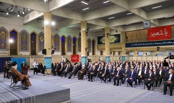 مسئولان وزارت خارجه و سفرای جمهوری اسلامی با رهبرانقلاب دیدار کردند