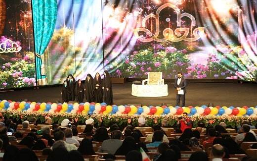 قرآن همه را دور هم جمع کرد / همخوانی زیبای قرآن در جشن بزرگ «محفل» + فیلم