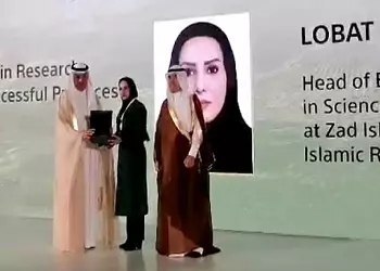 عضو هیأت علمی واحد علوم وتحقیقات جایزه مدیریت محیط زیست جهان اسلام را کسب کرد