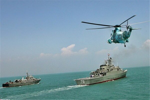 نشانه قرار گرفتن بالگرد آمریکایی با لیزر قایق‌های تندرو ایران