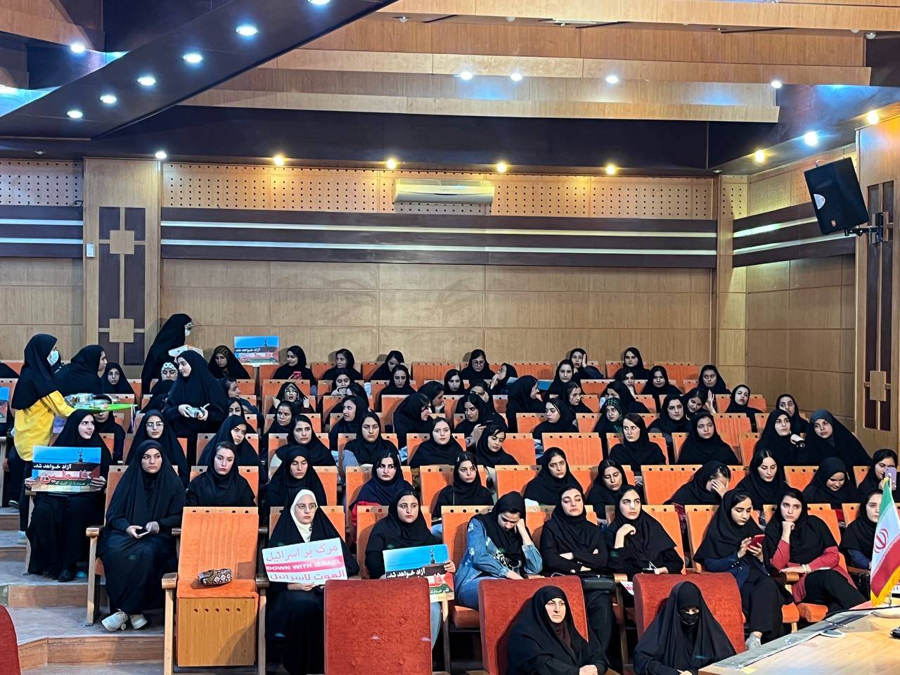گردهمایی دانشجویان شهر یاسوج در حمایت از مردم فلسطین در دانشگاه علوم پزشکی برگزار شد.