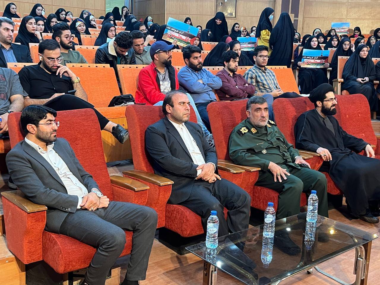 گردهمایی دانشجویان شهر یاسوج در حمایت از مردم فلسطین در دانشگاه علوم پزشکی برگزار شد.