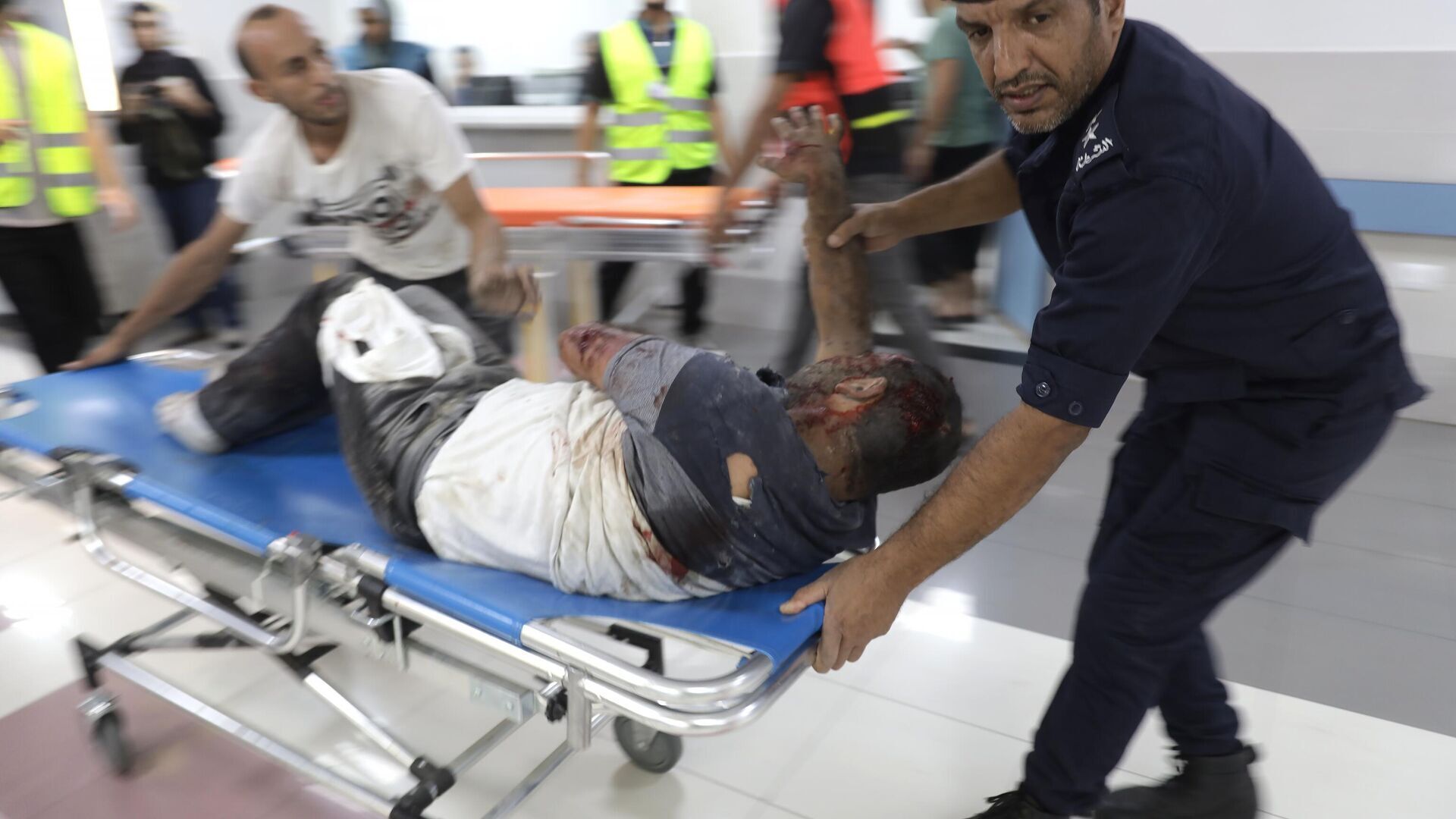 تیراندازی به مردم در ورودی بیمارستان / جهاد اسلامی: بایدن مسئول یورش به الشفاء است + فیلم