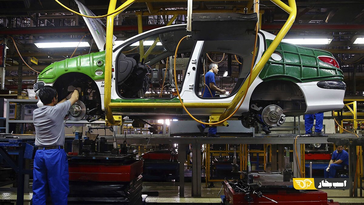 صنعت خودروساز ایران نیازمند برنامه تحول است/ تصمیم‌های سیاسی بزرگترین عامل پسرفت صنعت