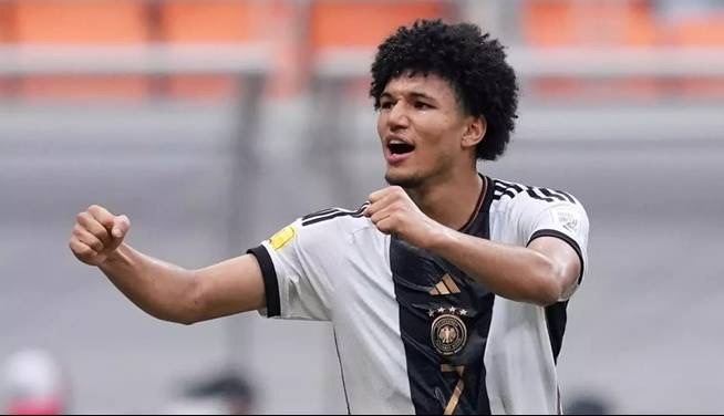 - ستاره آلمان بهترین بازیکن جام جهانی زیر 17 سال