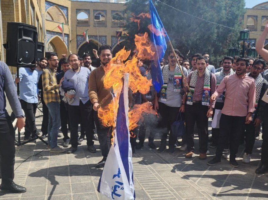تجمع دانشجویان دانشگاه شریف در حمایت از پاسخ موشکی و پهپادی ایران به صهیونیست‌ها +تصاویر
