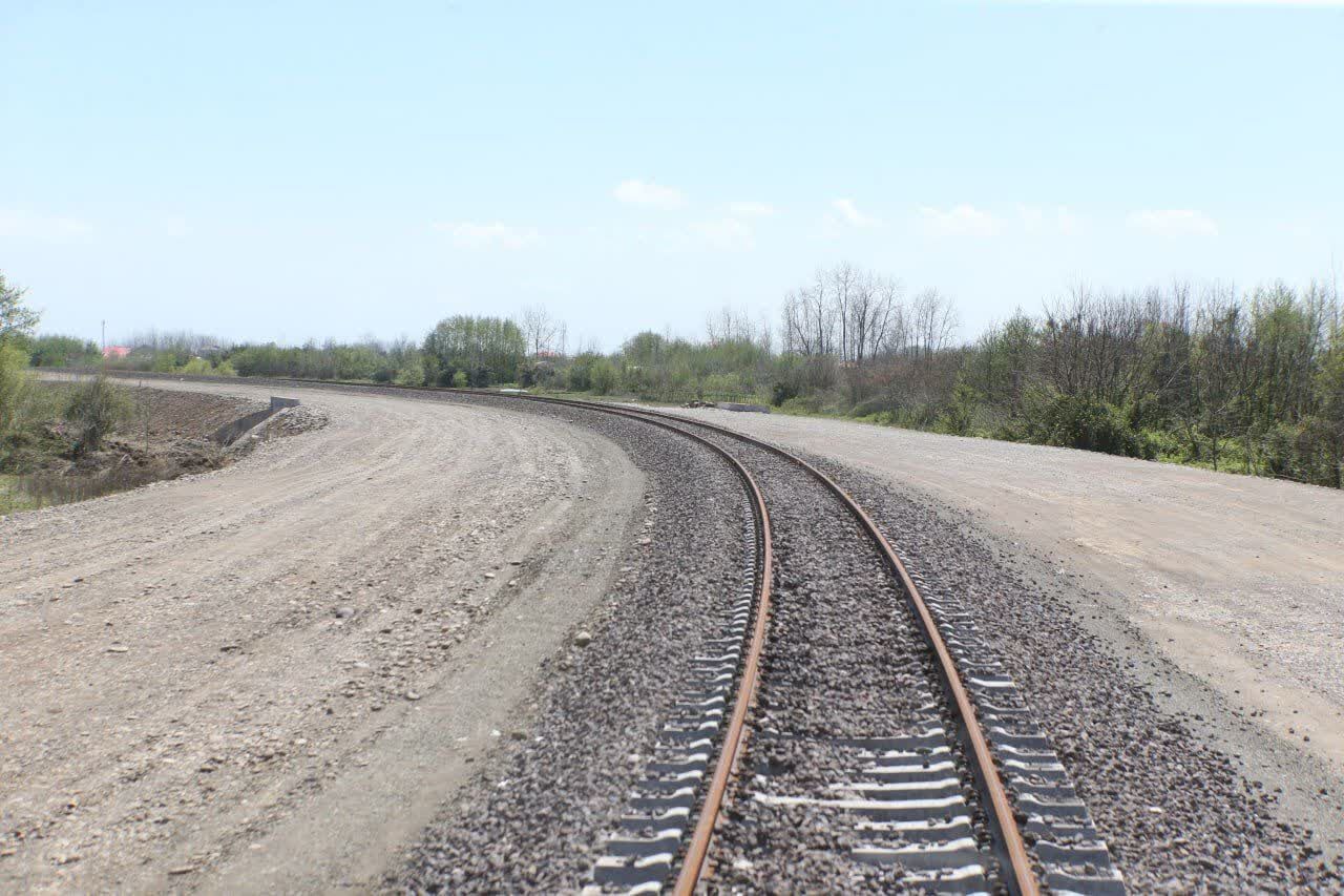 تدوین قرارداد اجرای موافقت‌نامه ساخت راه‌آهن رشت - آستارا در مراحل نهایی