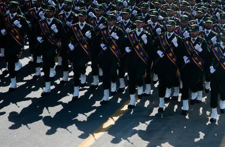یگان‌های پیاده نیرو‌های 4 گانه ارتش در رژه تهران شرکت کردند