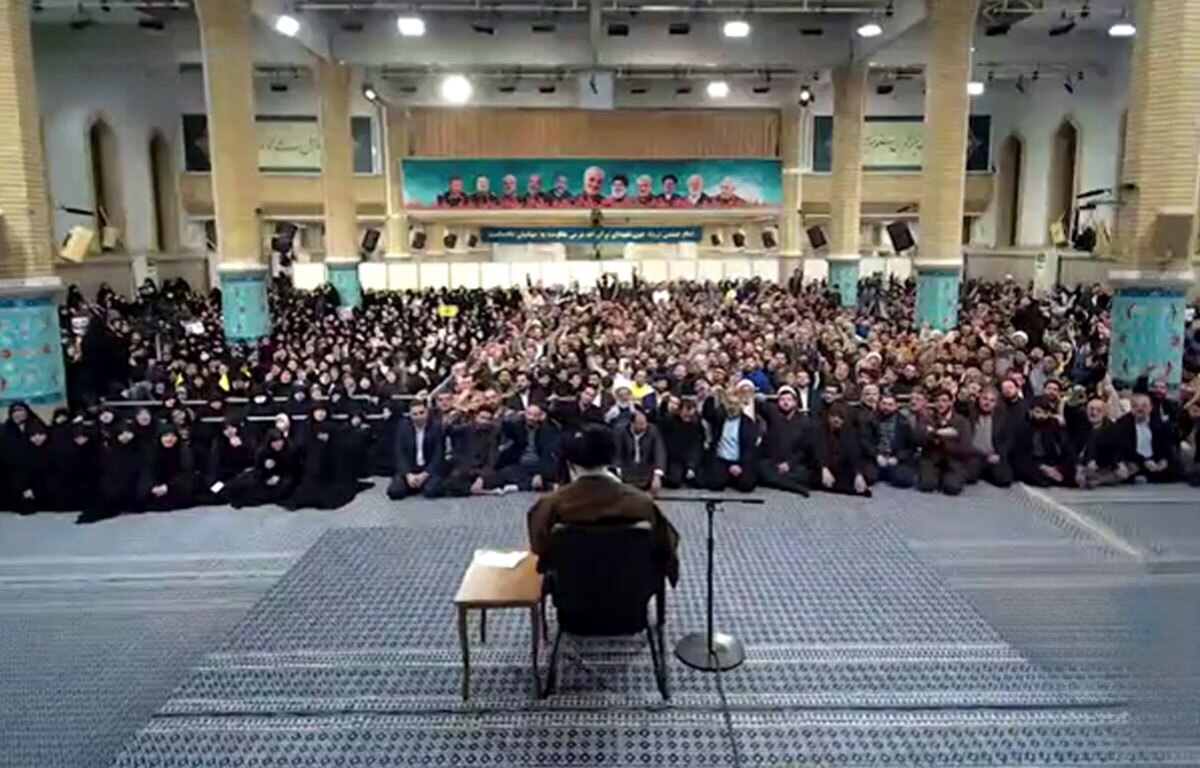 پیروزی جبهه حق قطعی است. بدانید آنهایی که امروز جولان می‌دهند یک روز زیر پای مومنین لگدمال خواهند شد