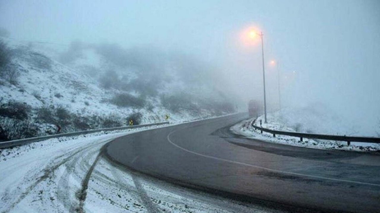 بارش برف و باران در جاده‌های 10 استان کشور