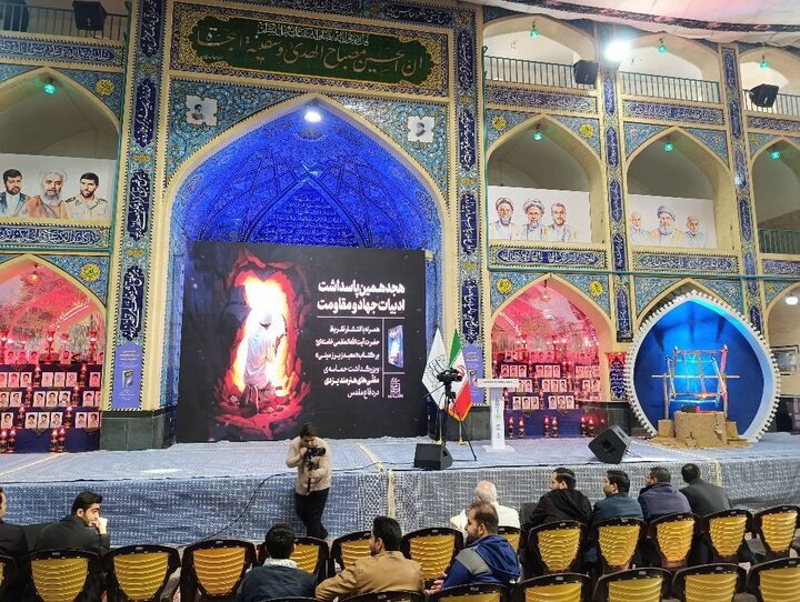 ببینید| رونمایی از تقریظ مقام معظم رهبری بر کتاب معبد زیرزمینی در روستای رکن‌آباد میبد با حضور قالیباف