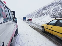 برف جاده‌های آذربایجان غربی را پوشاند/رانندگان تجهیزات زمستانی همراه داشته باشند