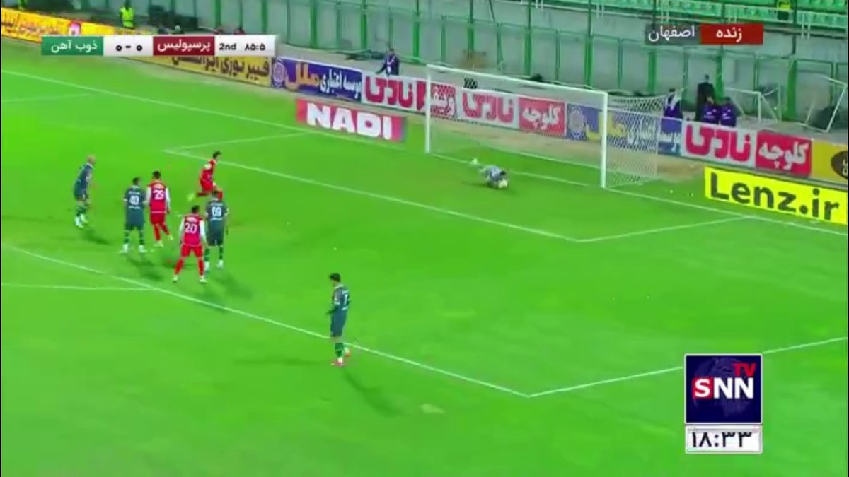 شوت عالیشاه به مرکز دروازه رفت و گلر مهار کرد