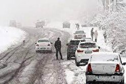 بارش برف و ترافیک سنگین در جاده‌های استان البرز/ رانندگان با احتیاط برانند