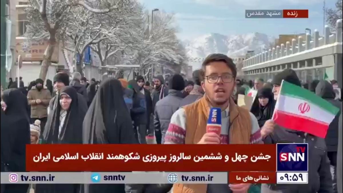 حضور پرشور مردم مشهد در راهپیمایی ۲۲ بهمن زیر بارش برف زمستانی