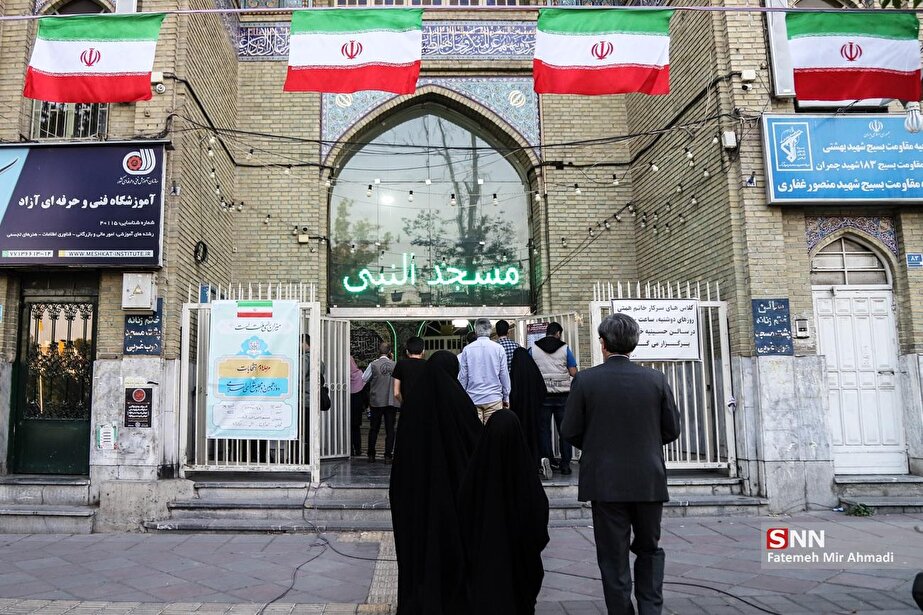 صندوق اخذ رای دور دوم انتخابات مجلس شورای اسلامی در مسجد النبی (ص)