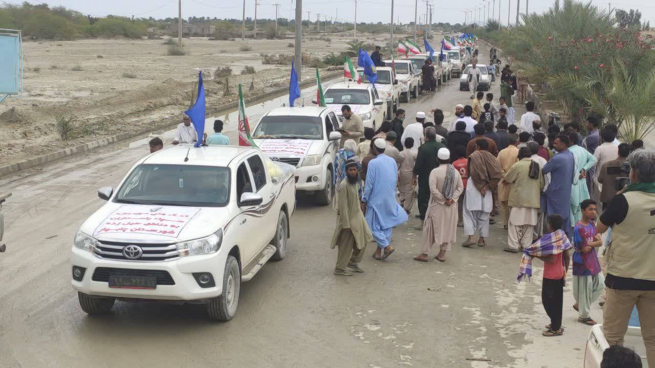 توزیع سومین محموله کمک رسانی قرارگاه قدس نیروی زمینی سپاه بین سیل زدگان جنوب سیستان و بلوچستان
