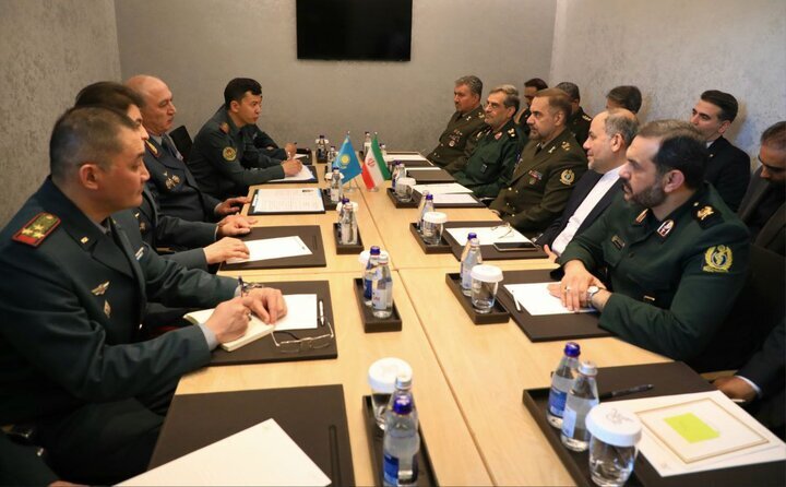 امیر آشتیانی با وزیر دفاع قزاقستان دیدار و گفتگو کرد