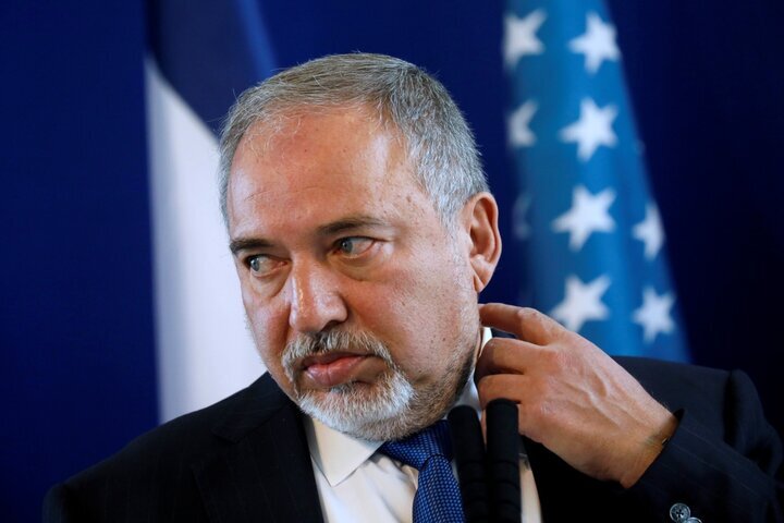 لیبرمن: اسرائیل شکست سختی در غزه خورد / وزیر جنگ مسئولیت‌پذیر باشد