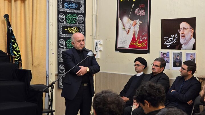 مراسم بزرگداشت شهدای خدمت در سفارت تهران در پاریس برگزار شد