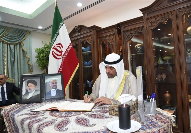 حضور مقامات ارشد کویت در سفارت ایران