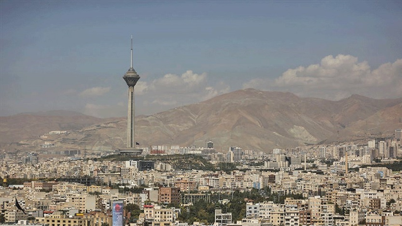 هوای تهران در مرز آلودگی/ شاخص ذرات معلق به ۱۰۰ رسید