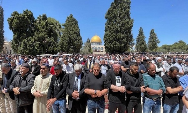 حضور 30 هزار فلسطینی در نماز جمعه مسجدالاقصی