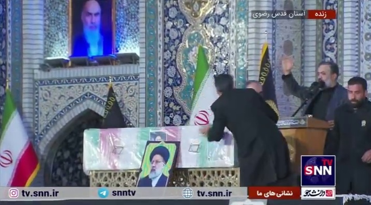 پیکر &laquo;شهید جمهور&raquo; به جمع حاضرین صحن جامع رضوی رسید