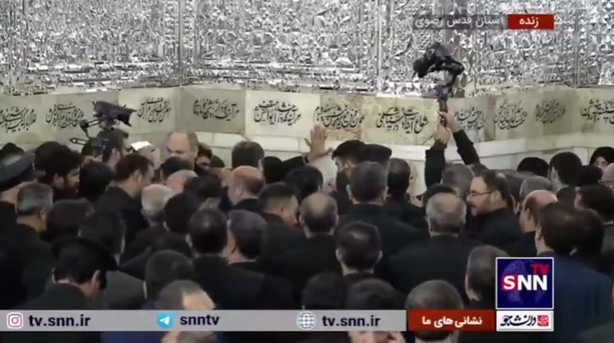 انجام مناسک تدفین شهید آیت الله سید ابراهیم رئیسی در حرم حضرت امام رضا(ع)