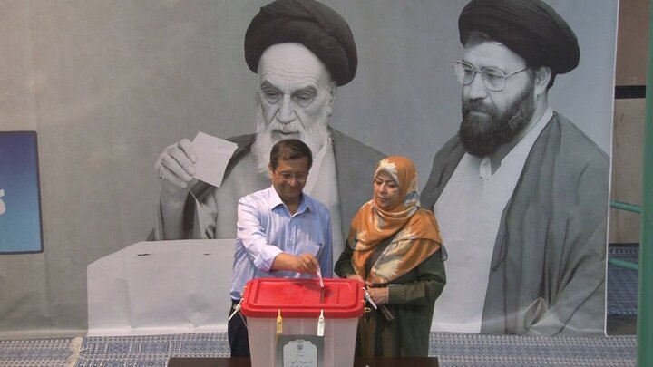 «عبدالناصر همتی» رای خود را به صندوق انداخت