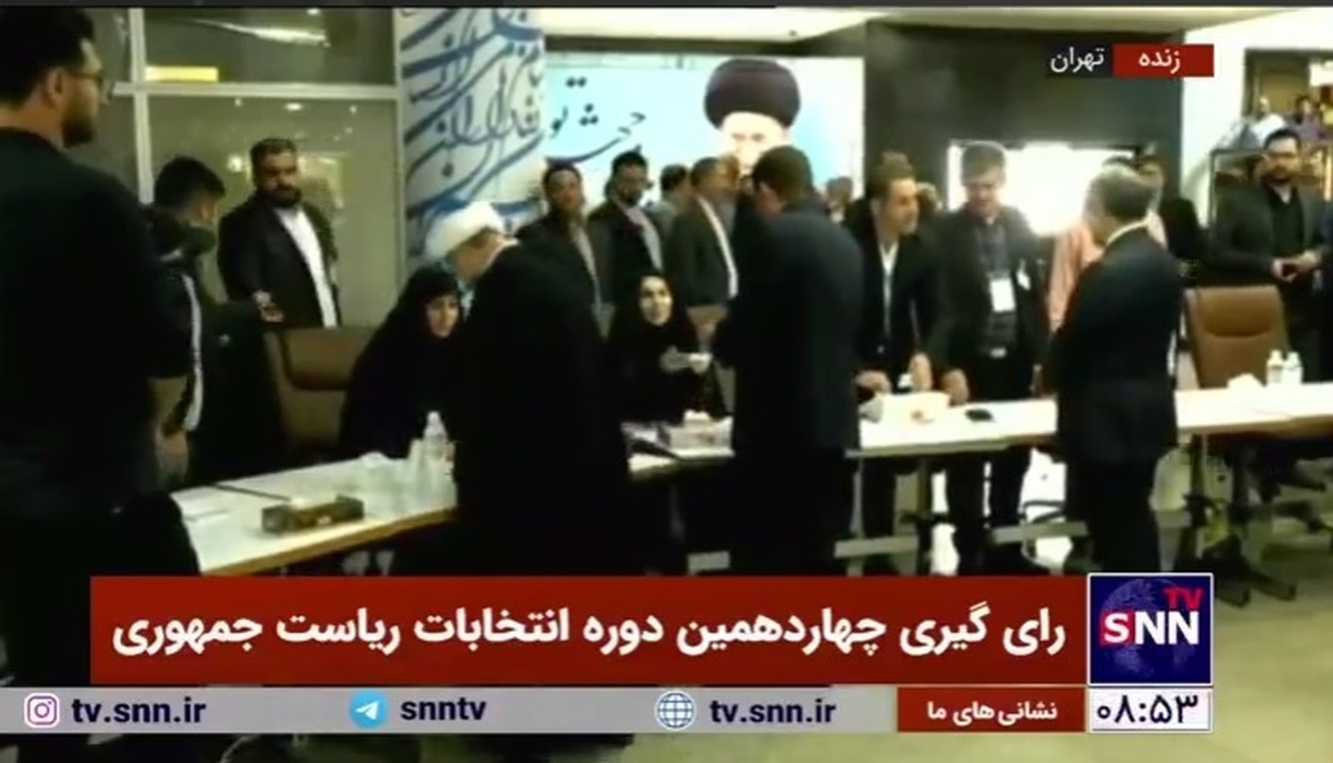 محمد مخبر، سرپرست ریاست جمهوری دقایقی قبل با حضور در وزارت کشور در چهاردهمین دوره انتخابات ریاست جمهوری شرکت کرد