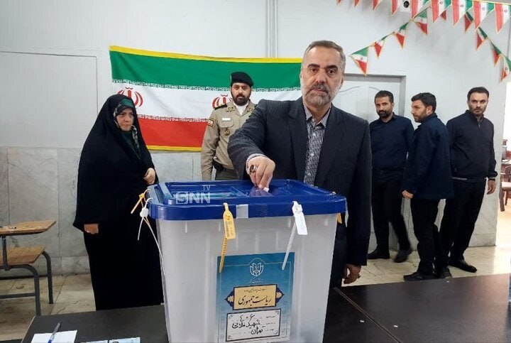 حضور پرشور ایرانیان خارج از کشور در انتخابات / بسیج دانشجویی: برنده قطعی، جمهوری اسلامی است + فیلم