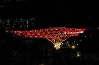 پل طبیعت امشب قرمز می‌شود
