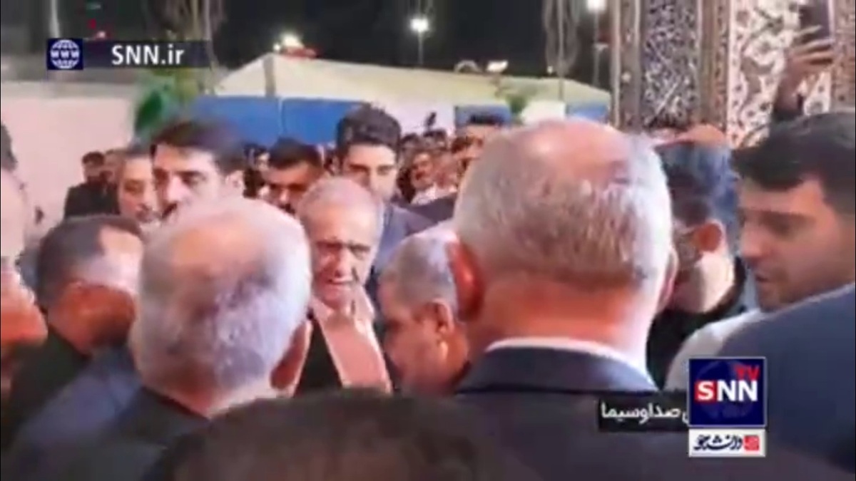 تشرف رئیس&zwnj;جمهور به حرم مطهر اباعبدالله&zwnj;الحسین (ع)