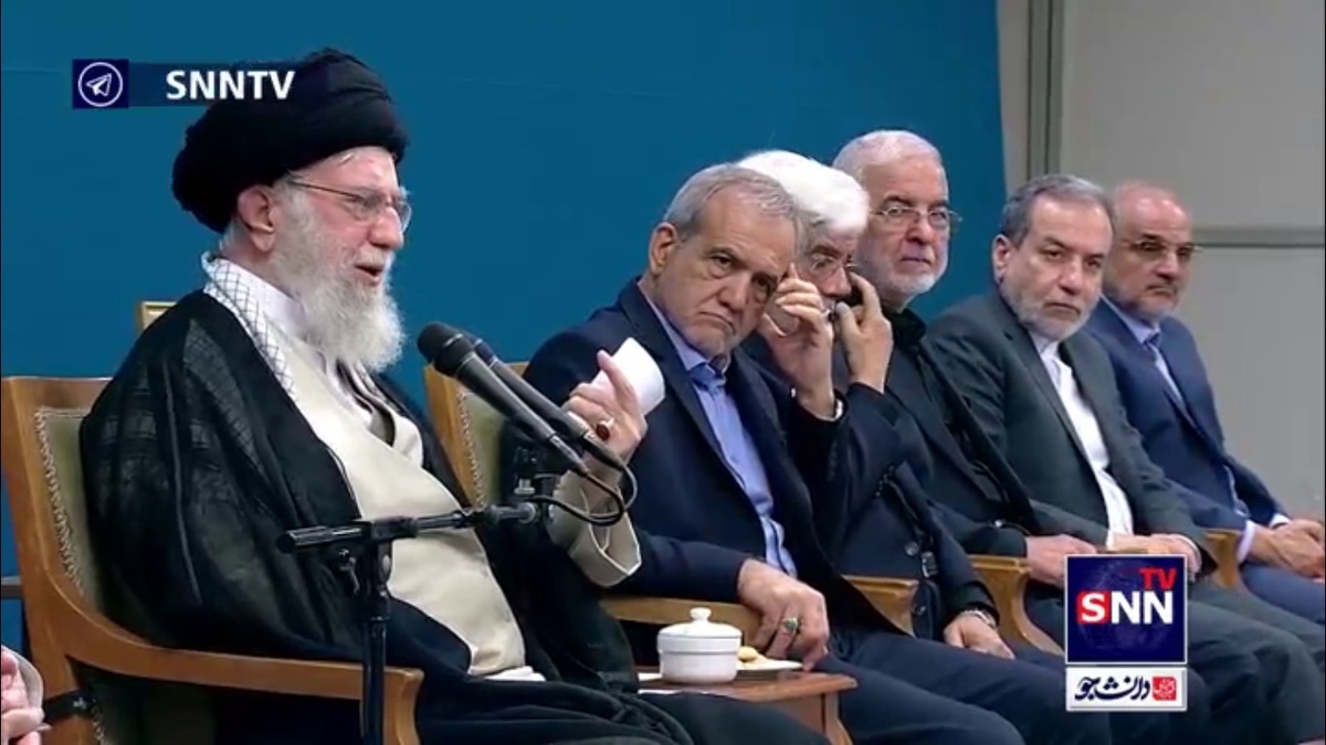 رهبر انقلاب: اگر به لایه&zwnj;های زیرساختی هوش مصنوعی نرسیم ممکن است در دنیا آژانسی برای هوش مصنوعی مثل انرژی اتمی تشکیل دهند و مانع پیشرفت کشور شوند