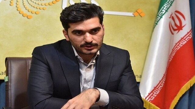 احمدنیا: در شبکه اجتماعی ایرانی «ویراستی» حساب کاربری ندارم