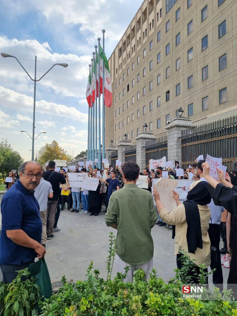 تعهد خدمت دانشجویان علوم پزشکی به ازای کدام تسهیلات ؟!