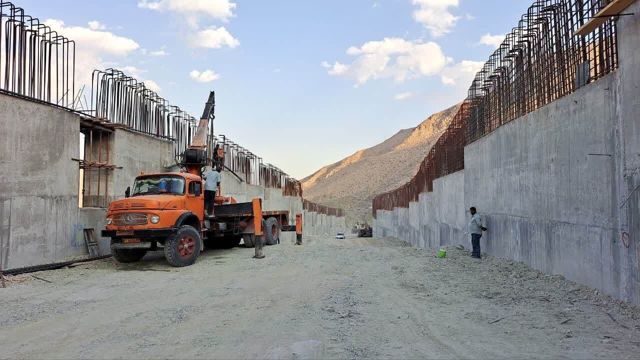 ایمنی محور بندرعباس به سیرجان با ترانشه حاجی آباد ارتقا می‌یابد/پیش‌بینی اتمام پروژه تا پایان سال