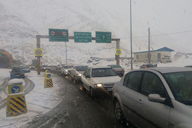 تردد خودرو‌ها از استان‌های البرز و تهران به سمت چالوس ممنوع شد