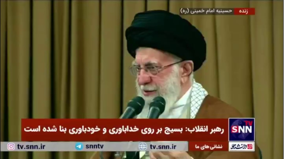 رهبر انقلاب: آمریکایی‌ها خیال می‌کردند به خاطر نیاز کشور به غنی‌سازی ۲۰ درصد اورانیوم تسلیم خواهیم شد، اما اساتید بسیجی آن را تولید کردند/ آمریکا باور نمی‌کرد