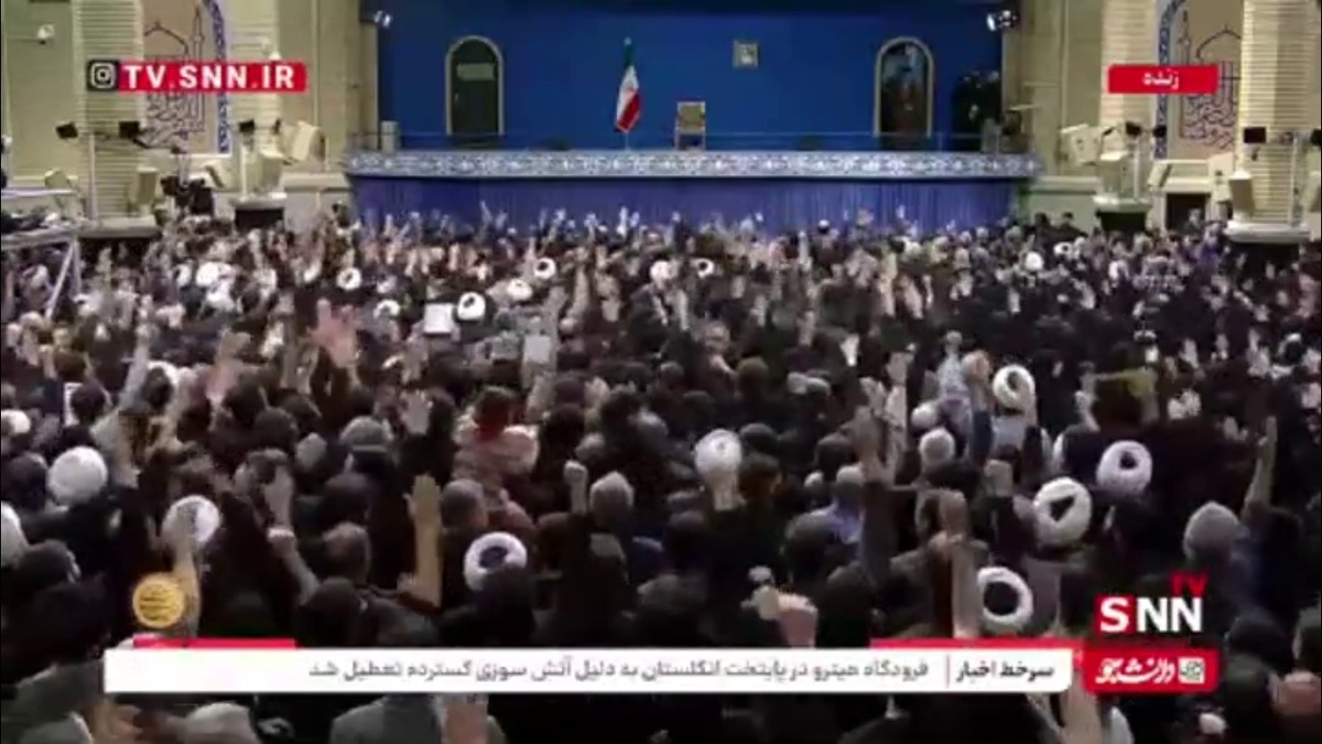 ورود رهبر انقلاب به حسینیه امام خمینی (ره) و شعار &laquo;حیدر حیدر&raquo; مردم