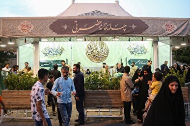 پذیرایی چایخانه حرم بانوی کرامت از زائران + فیلم